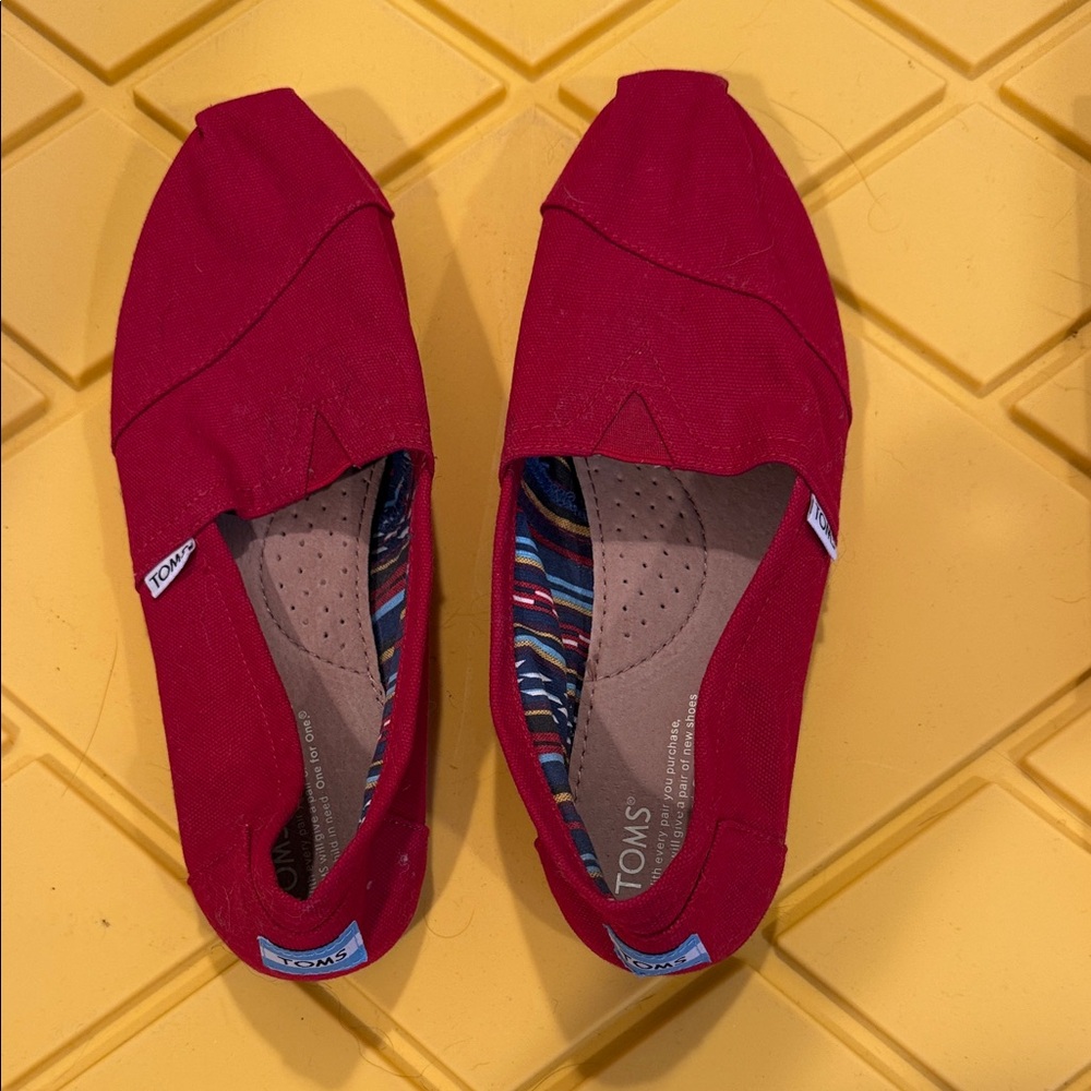 TOMS Women's Vibrant Red Flats